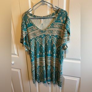 Cathy 2X Top Teal and Tan Paisley Stretch tulip split sleeve